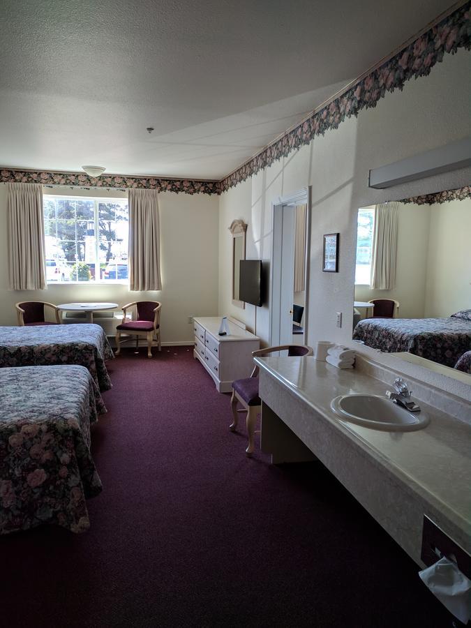 Lighthouse Hotel 2*